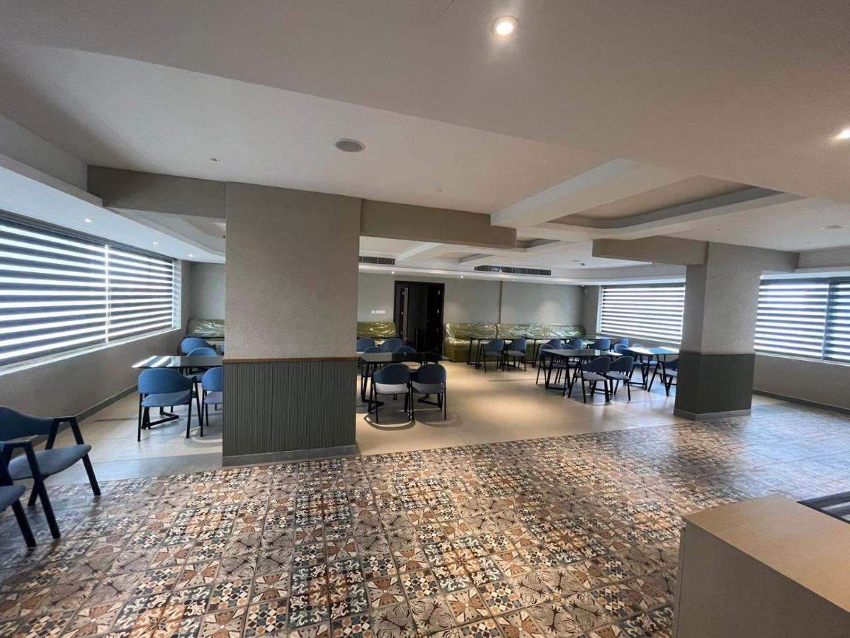 Presidency Airport Hotel Kochi ภายนอก รูปภาพ