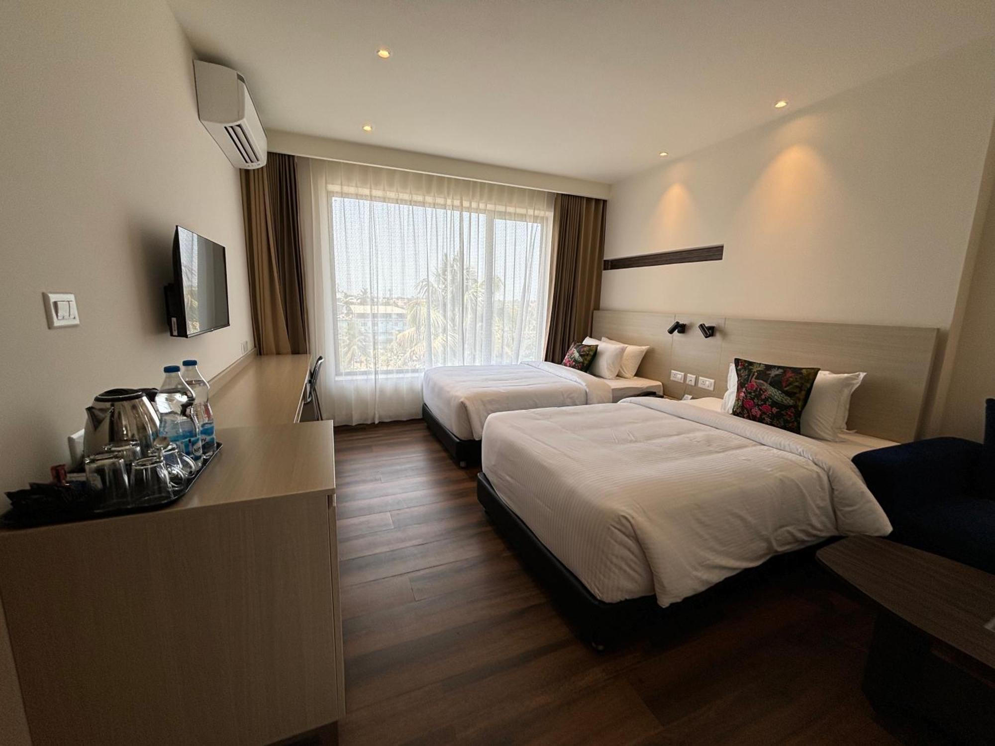 Presidency Airport Hotel Kochi ภายนอก รูปภาพ