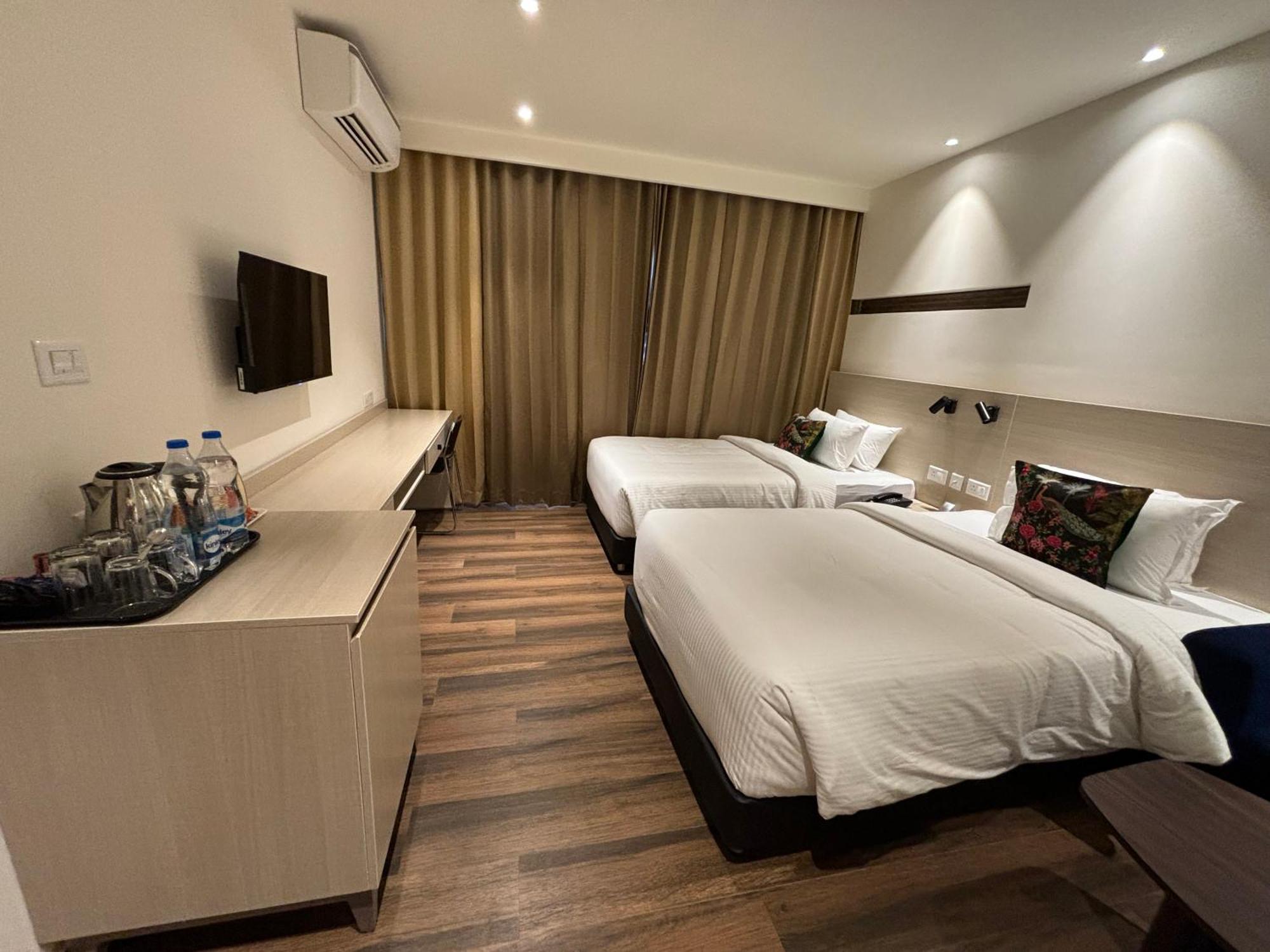 Presidency Airport Hotel Kochi ภายนอก รูปภาพ