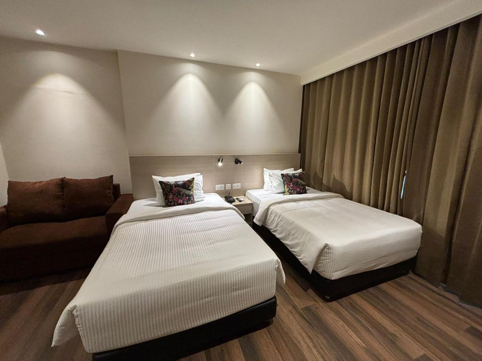 Presidency Airport Hotel Kochi ภายนอก รูปภาพ
