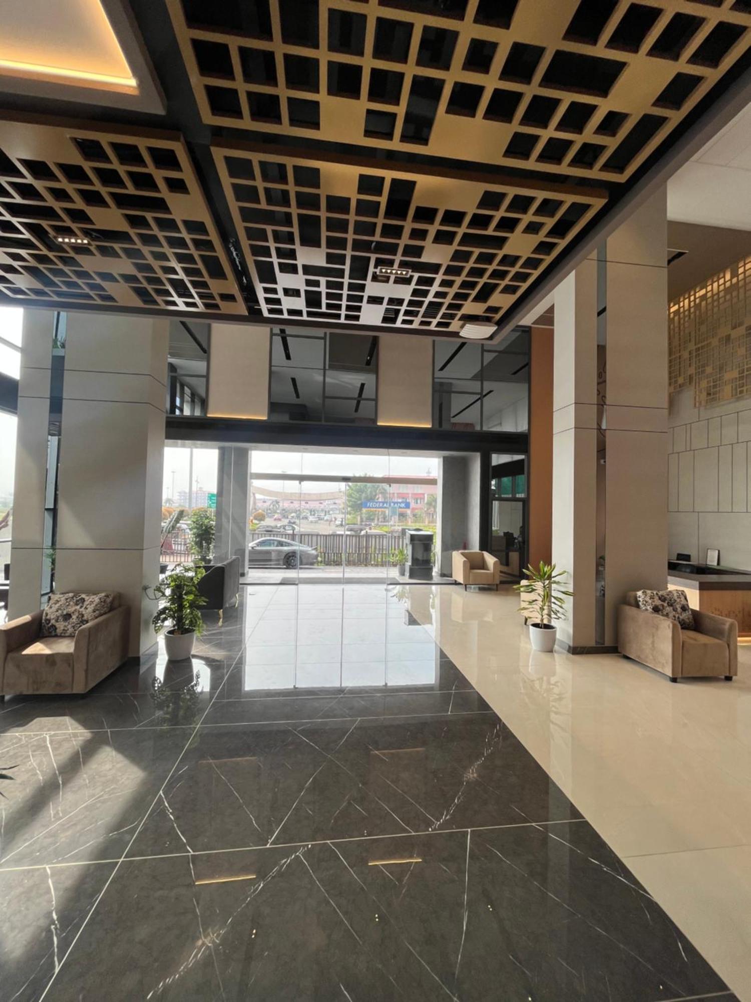 Presidency Airport Hotel Kochi ภายนอก รูปภาพ